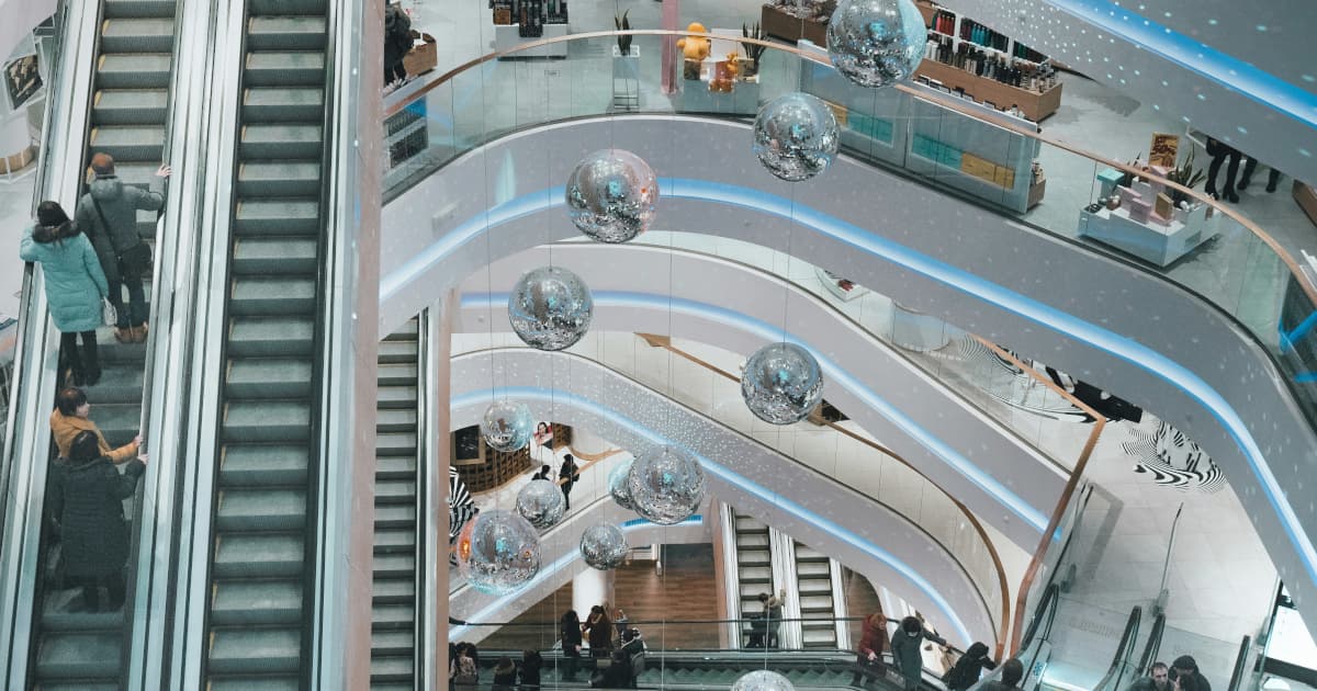 GARVEE.com Analysis Reveals 2025 Late-Season Christmas Decorating Trends Driven by Nostalgia and Practicality