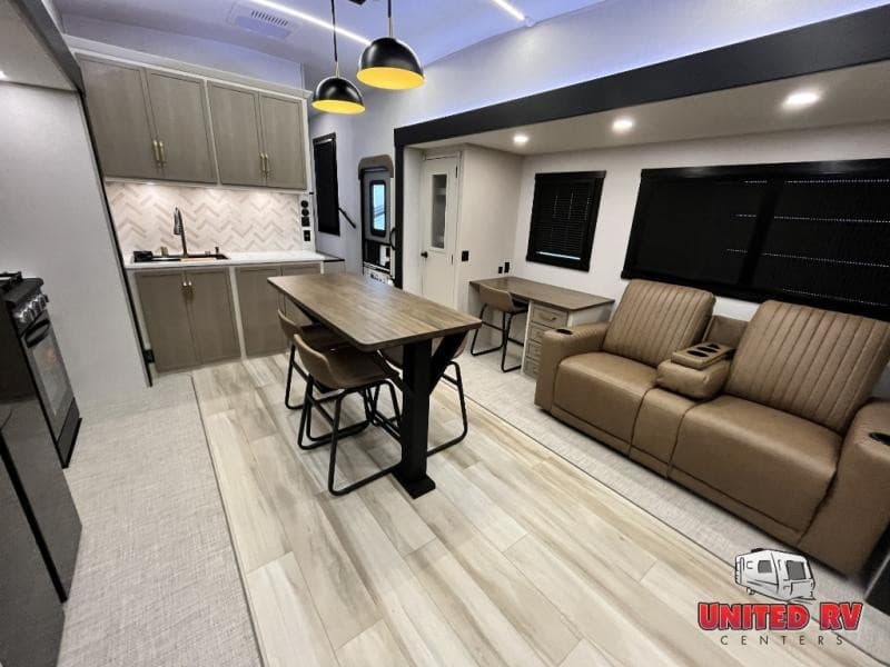 Parkland RV Center Expands Inventory with New Travel Trailers and Fifth Wheels