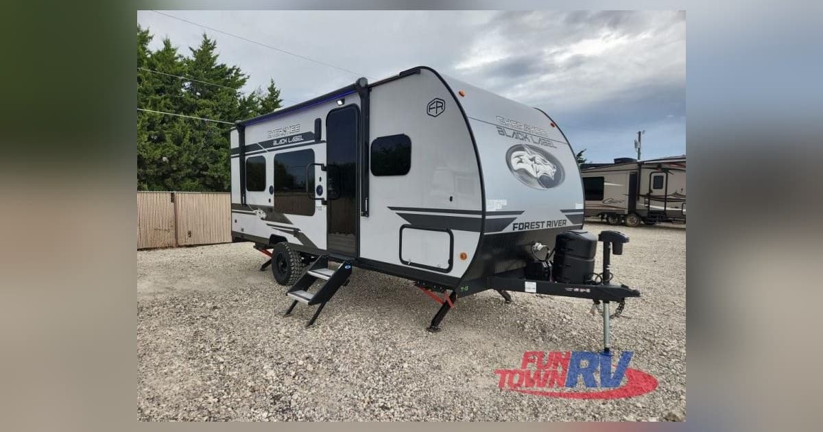 Larry's RV LLC Highlights Key Features for Toy Hauler, New RV, and Pop-Up Camper Buyers in Michigan