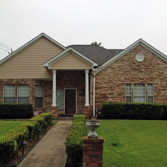 Houston Housing Market Bucks National Trends Amid War and Economic Uncertainty