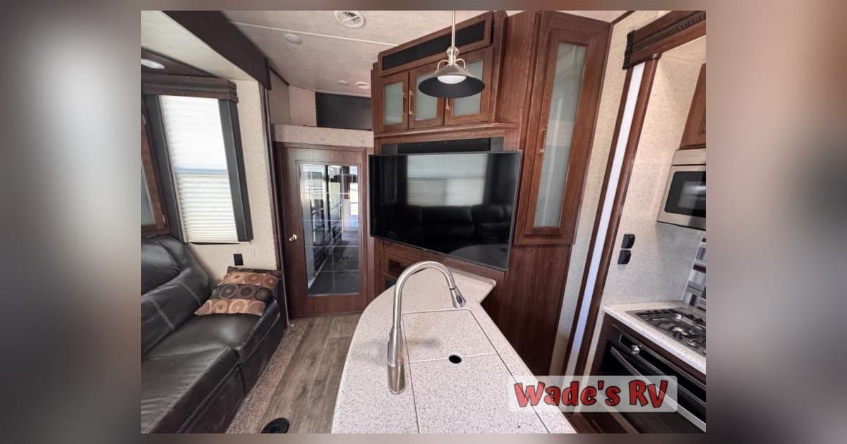 Wade's RV Highlights Coachmen Destination Trailers and Heartland Toy Haulers for Fall Travel Season