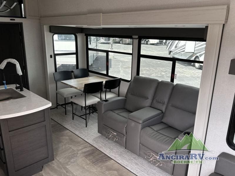 Ancira RV of Boerne Participates in Newmar Smart Buy Sales Event, Offering $10,000 Customer Cash