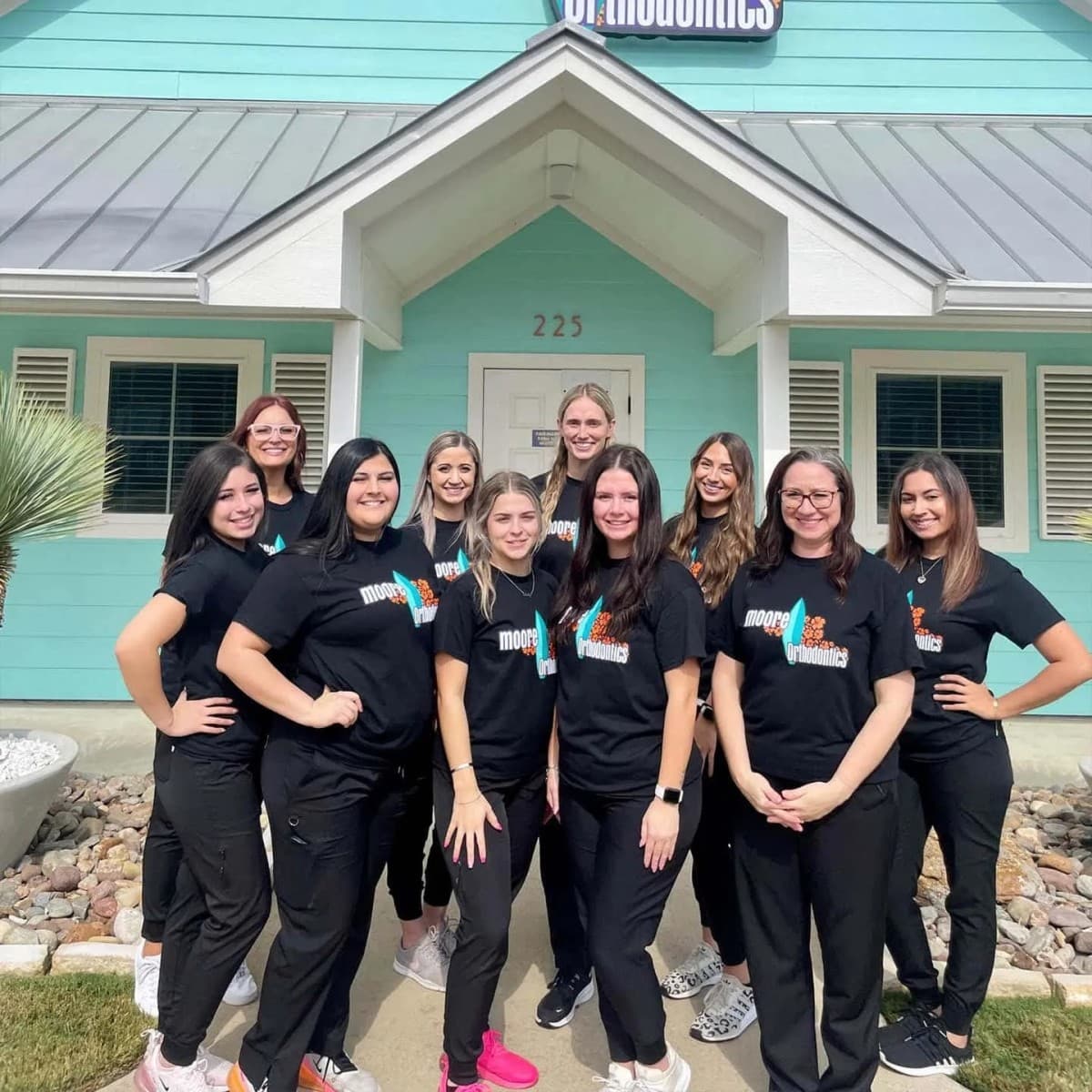 Waxahachie Orthodontist Compares Braces vs. Invisalign in New Clinical Guide