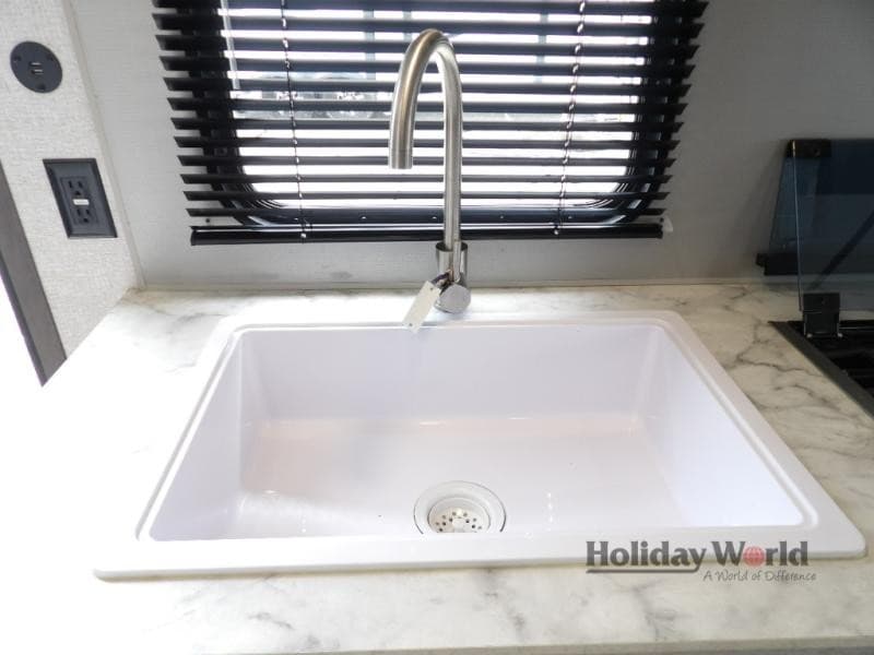 Holiday World of Katy Expands Pre-Owned RV Inventory, Strengthening Used RV Market in Houston Area