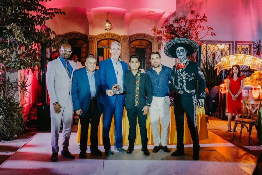 Dr. Ken Anderson Receives Aztec Jaguar Trophy at LA Hair Restoration Meeting