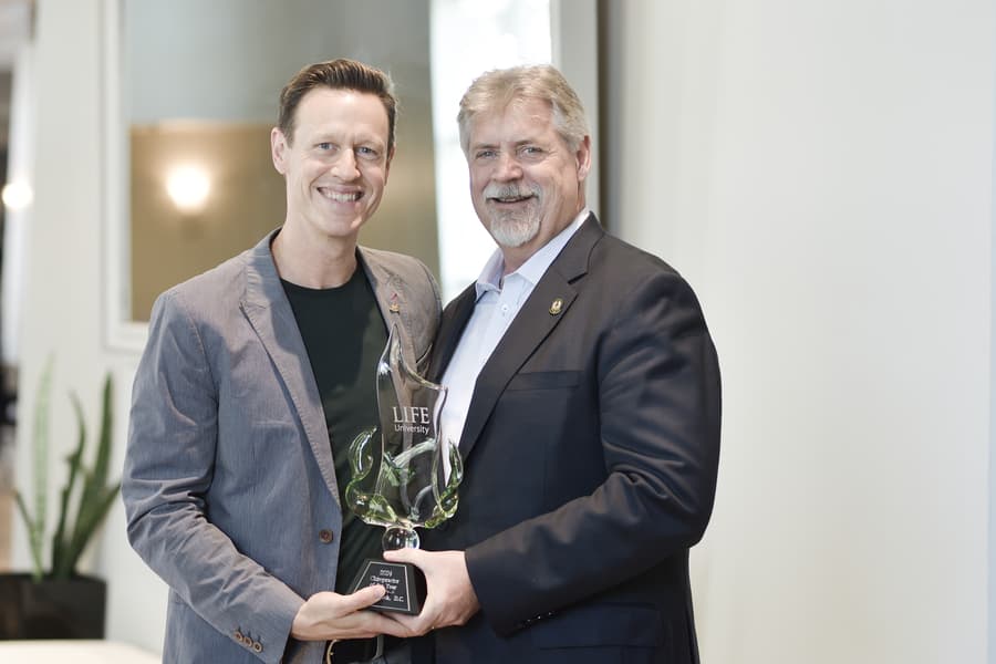 Canadian Chiropractor Dr. B.J. Hardick Receives Prestigious Life University Award