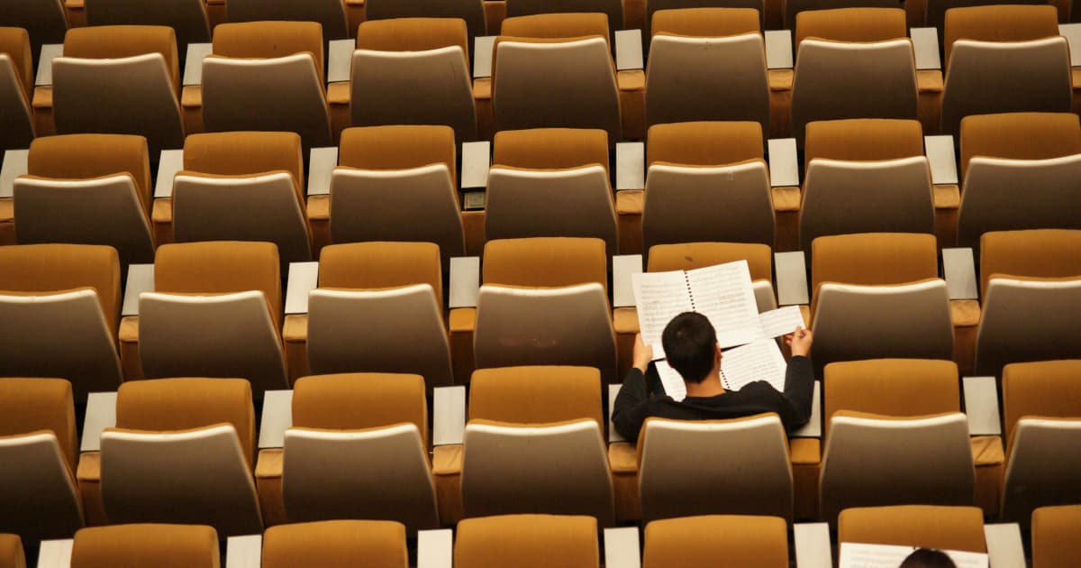 Leon Harris Road to Recovery Scholarship Opens for Undergraduate Students Nationwide