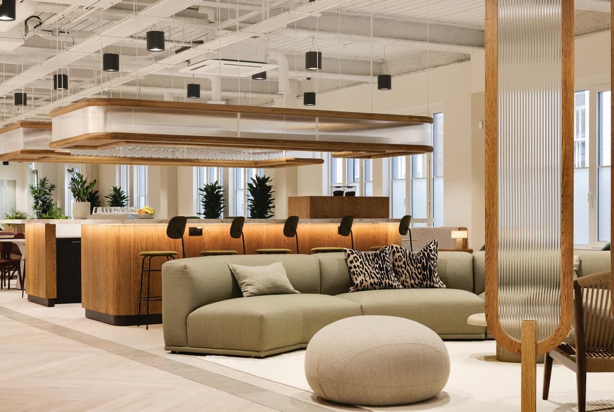 Hybrid Work Is Breaking Meeting Room Ratios: Flexible Workspace Operators Lose Revenue and Members