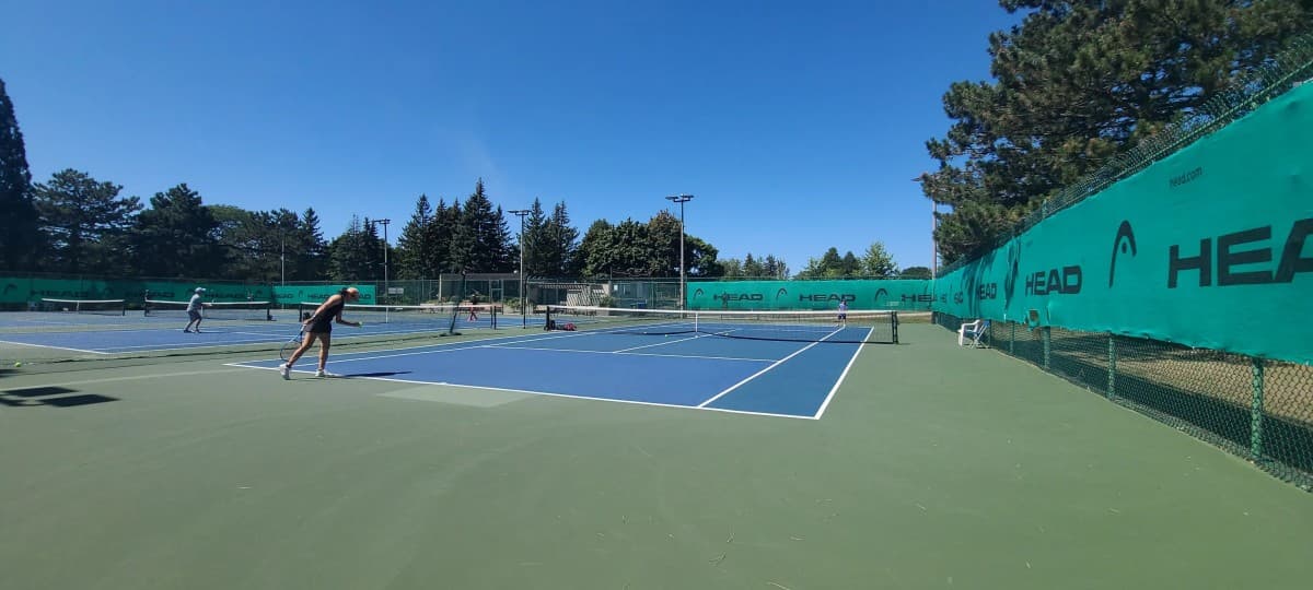 Hillcrest Tennis Camp Guide Highlights Benefits of Specialized Junior Programs Over General Day Camps for North York Families