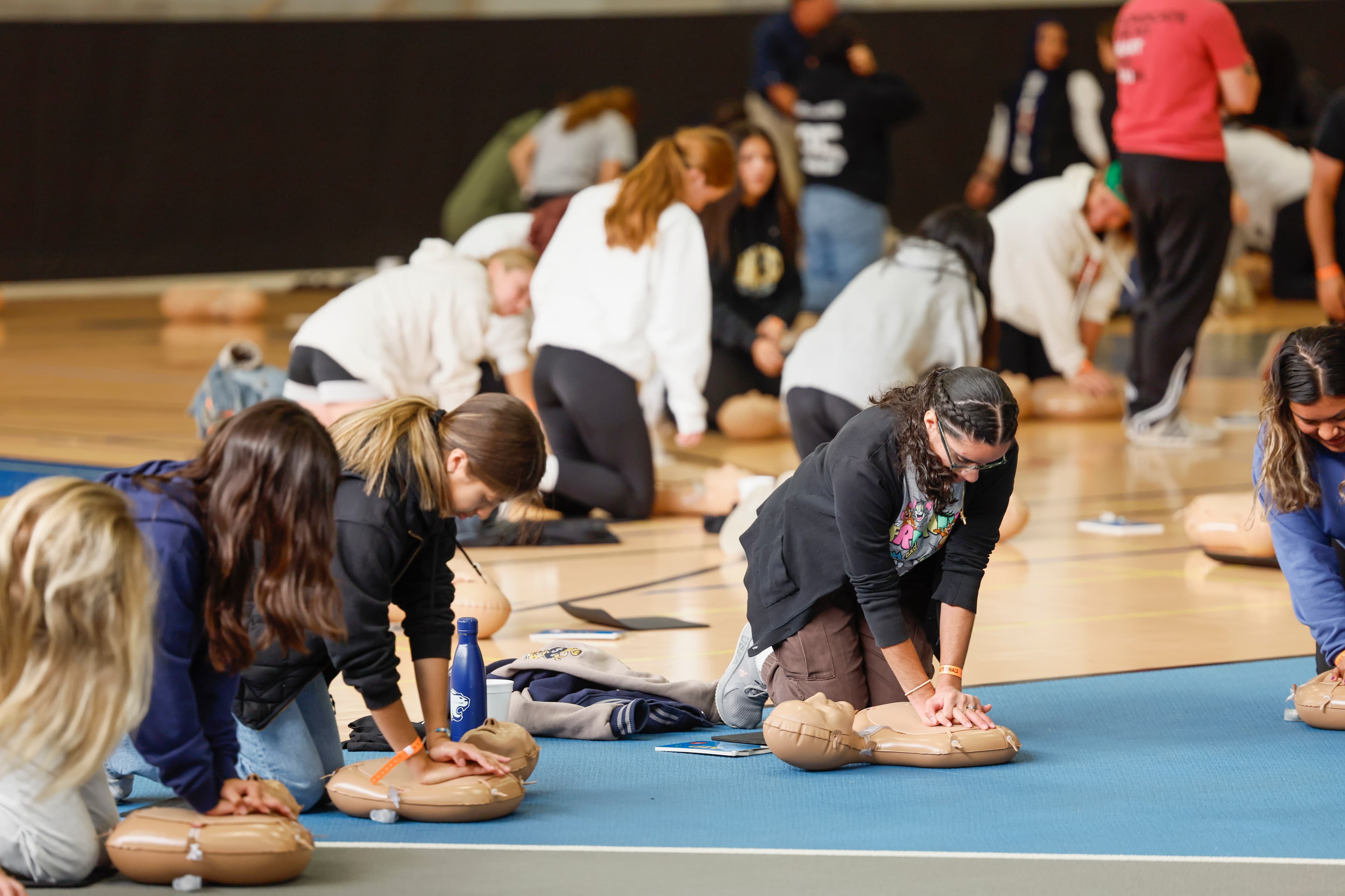 NFL's Chicago Bears Partner with American Heart Association to Train Youth Athletes in CPR