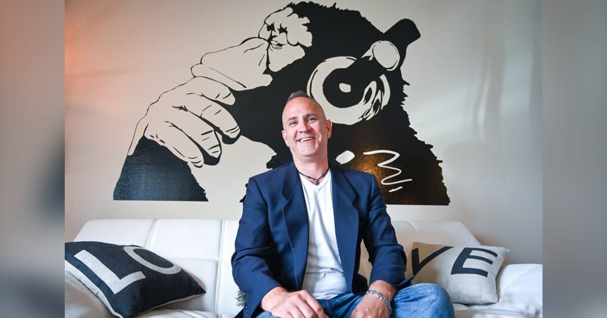 SEO Veteran Rejects Traditional Resumes, Uses Marketing Funnel to Attract Employers