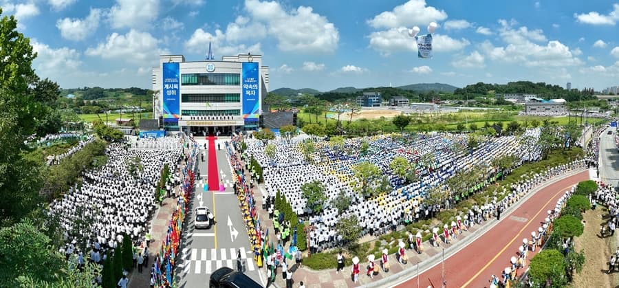 80,000 Gather for Worship at Shincheonji Church in South Korea